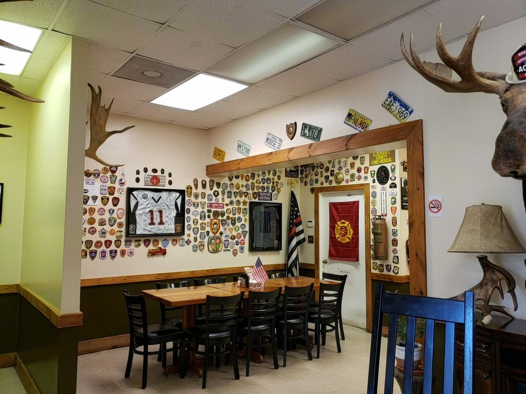 Moose's by the Creek